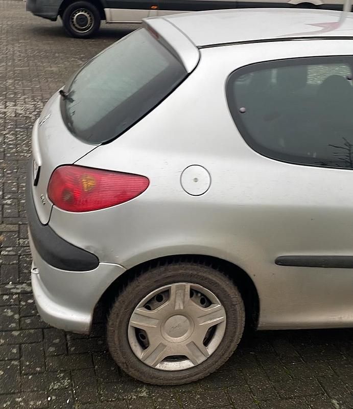 Gebraucht Peugeot 206 88 PS (64 kW) 2004 Silber Kleinwagen