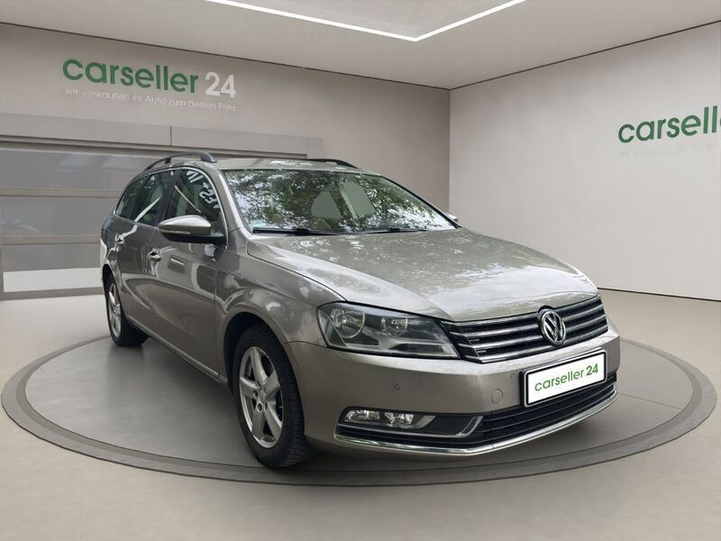 Braun Gebraucht 2013 VW Passat Comfortline Kombi | 4.799 € (Guter Preis) - Bild 1/4