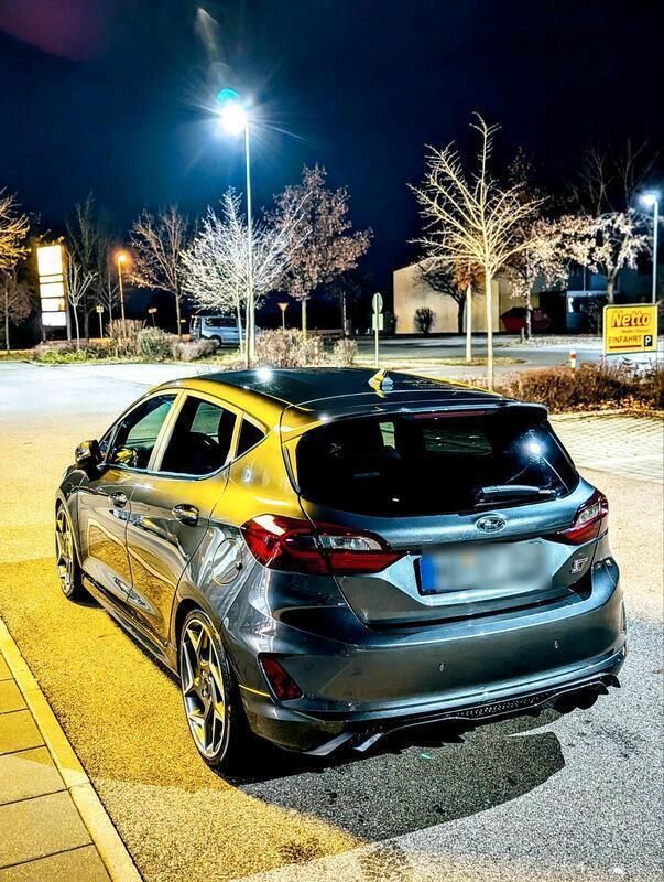 Grau Gebraucht 2020 Ford Fiesta ST Kleinwagen | 17.900 € (Fairer Preis) - Bild 1/4