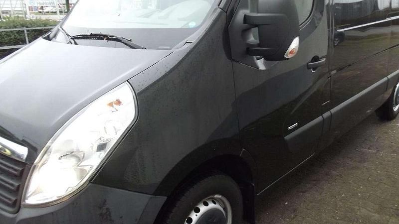 Gebraucht Opel Movano 131 PS (96 kW) 2017 Pearl black (177l) Van