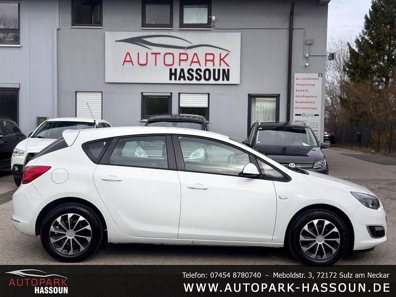 Gebraucht Opel Astra Active 116 PS (85 kW) 2013 Weiß Limousine