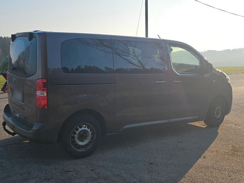 Gebraucht Toyota Proace 150 PS (110 kW) 2017 Braun Van / Kleinbus
