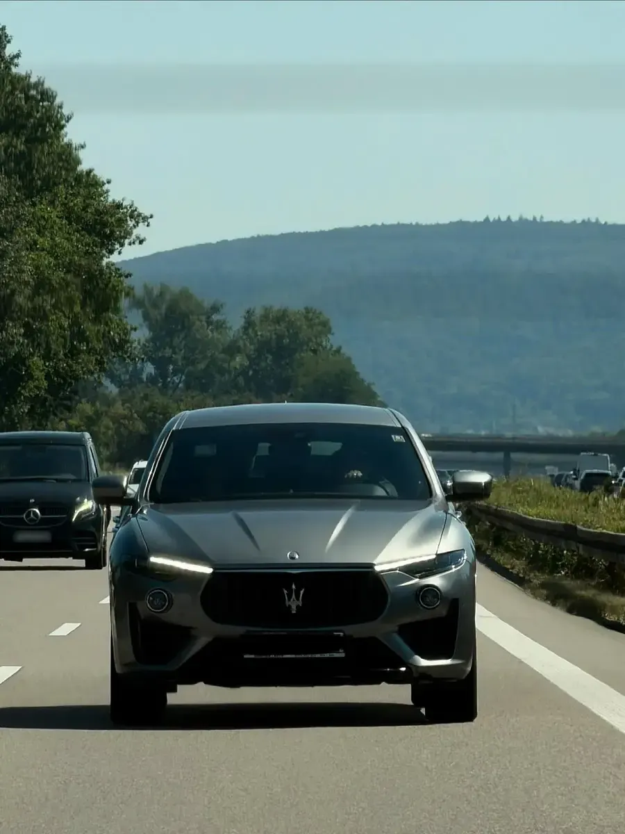 Gebraucht Maserati Levante 430 PS (316 kW) 2021 Grau SUV