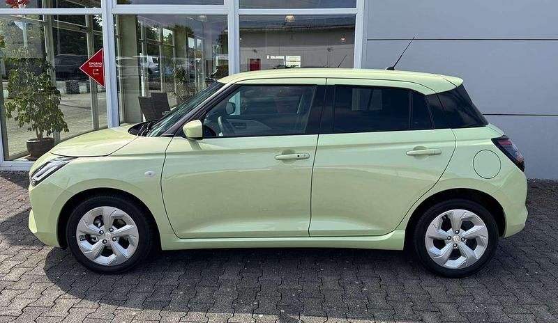 Neu Suzuki Swift Comfort 83 PS (61 kW) 2025 Cool yellow metallic Kleinwagen