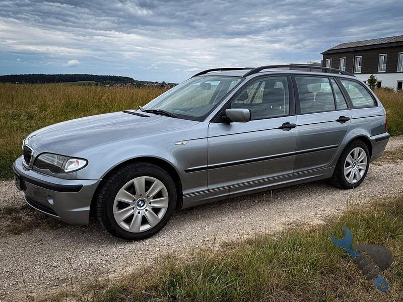 Silber Gebraucht 2005 BMW 318 Comfort Edition Kombi | 800 € (Superpreis) - Bild 1/4