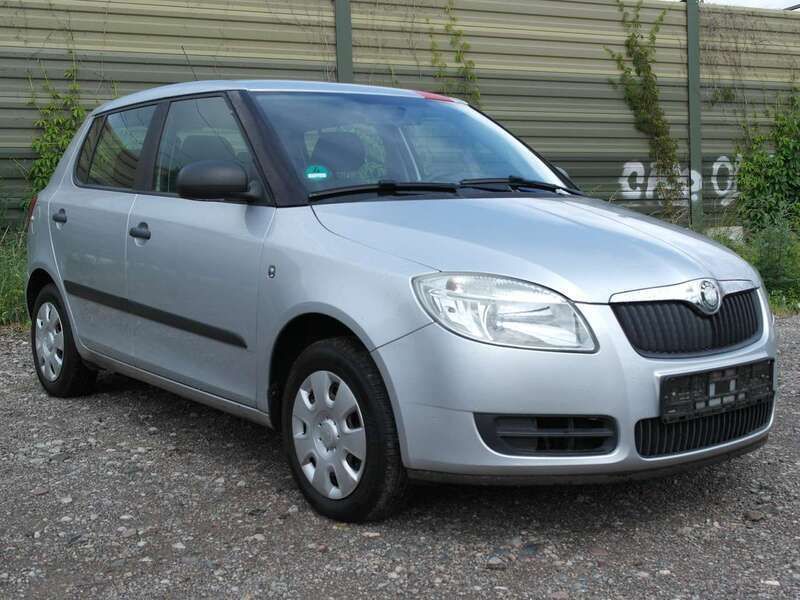 Silber Gebraucht 2009 Skoda Fabia Limousine | 2.399 € (Fairer Preis) - Bild 1/4