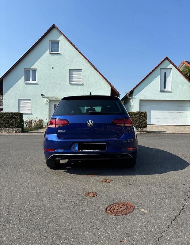 Gebraucht VW Golf VII 116 PS (85 kW) 2018 Blau Limousine
