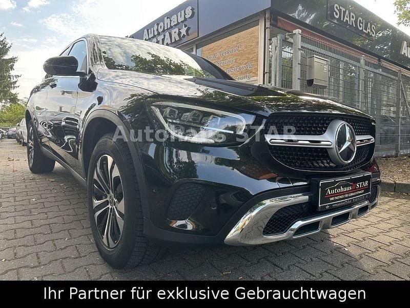 Schwarz Gebraucht 2021 Mercedes GLC300e AMG line Coupé | 43.990 € (Fairer Preis) - Bild 1/4