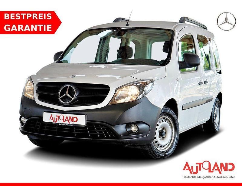 Weiß Gebraucht 2018 Mercedes Citan 108 Van / Kleinbus | 14.490 € - Bild 1/4