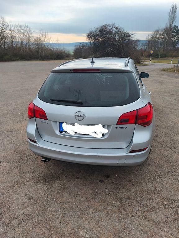 Gebraucht Opel Astra Edition 179 PS (131 kW) 2011 Silber Kombi