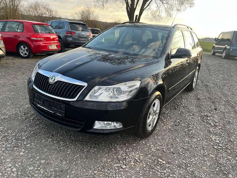 Gebraucht Skoda Octavia Ambiente 102 PS (75 kW) 2009 Schwarzmagic perleffekt Kombi