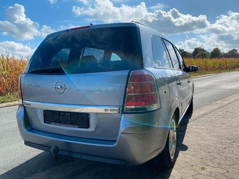 Gebraucht Opel Zafira Edition 150 PS (110 kW) 2008 Silber Van / Kleinbus