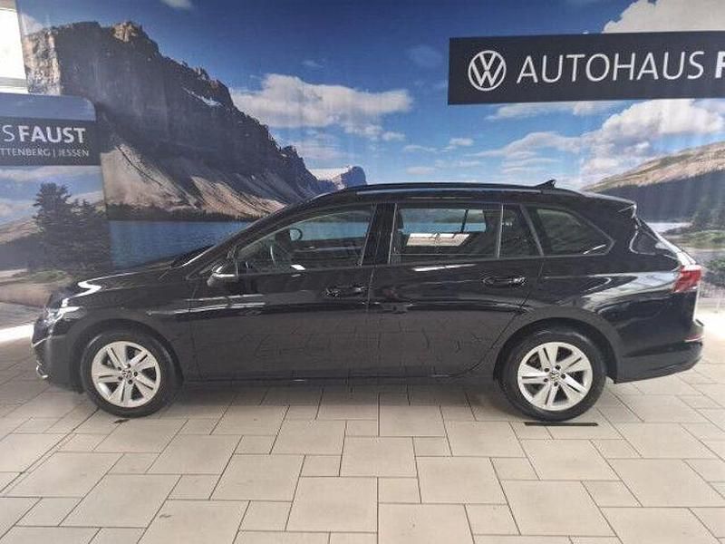 Gebraucht VW Golf VIII Life 131 PS (96 kW) 2023 Schwarz perleffekt Kombi