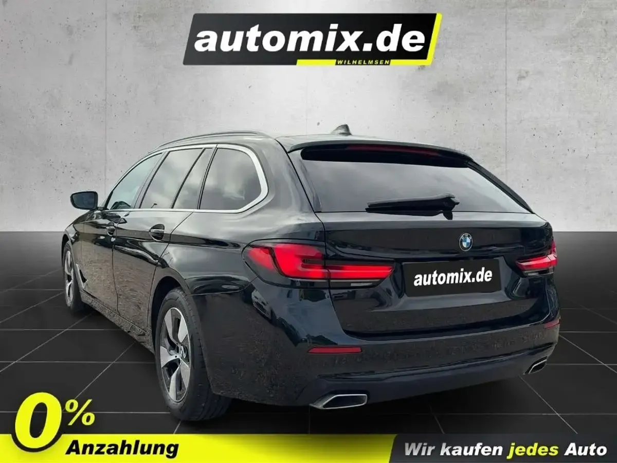 Gebraucht BMW 520 Performance 190 PS (139 kW) 2023 Black sapphire metallic Limousine
