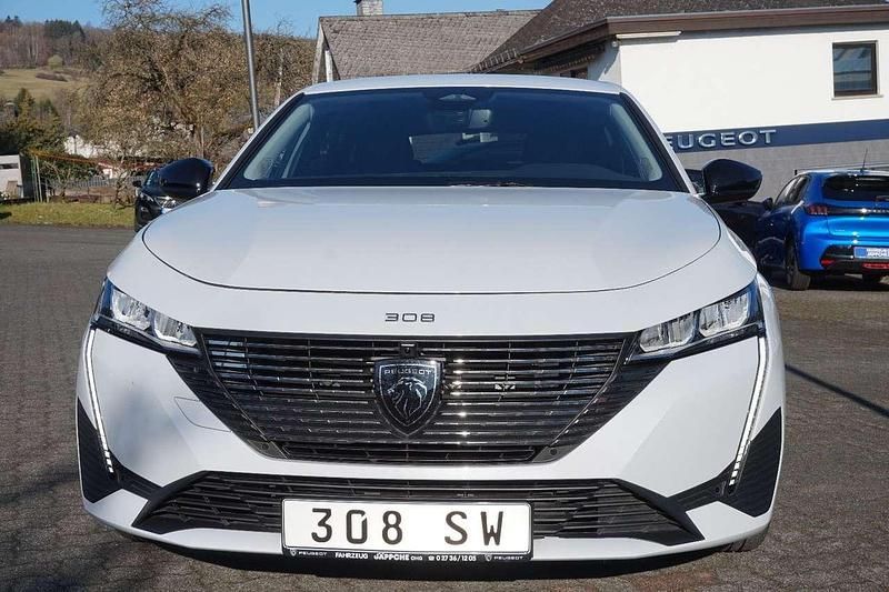 Gebraucht Peugeot 308 SW Allure 131 PS (96 kW) 2024 Okenitweiß (metallic) Kombi