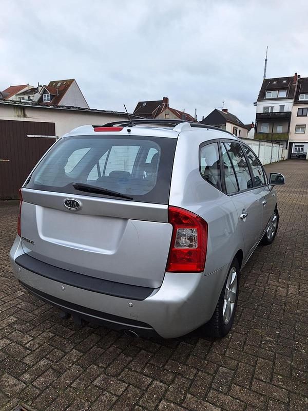 Gebraucht Kia Carens 106 PS (77 kW) 2007 Silber Van / Kleinbus
