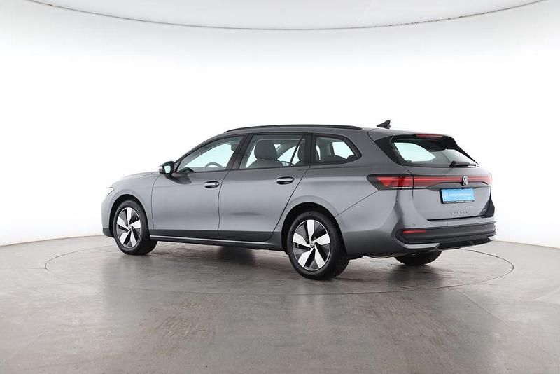 Gebraucht VW Passat Basis 150 PS (110 kW) 2024 Grau Kombi