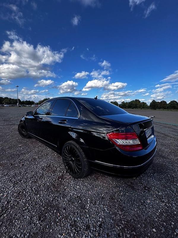 Schwarz Gebraucht 2009 Mercedes 200 Limousine | 5.500 € (Superpreis) - Bild 1/4