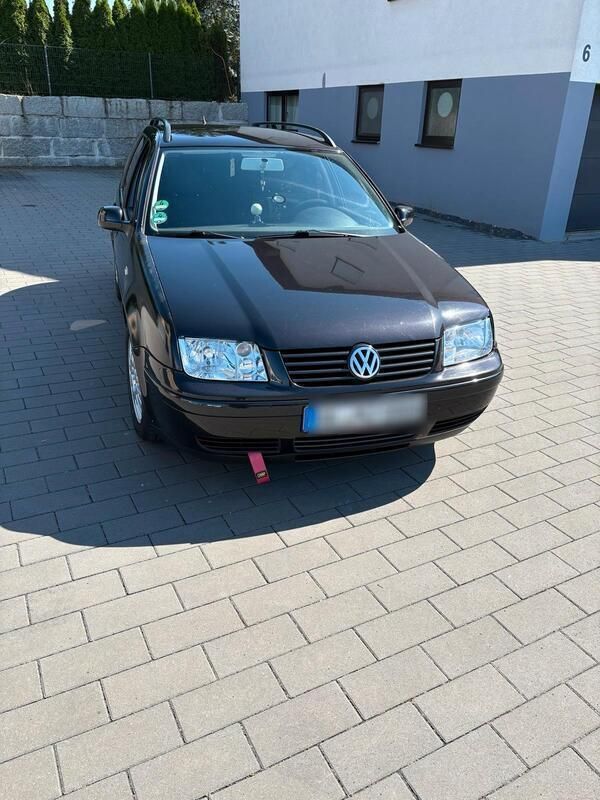Schwarz Gebraucht 2002 VW Bora Limousine | 2.000 € (Etwas zu teuer) - Bild 1/4