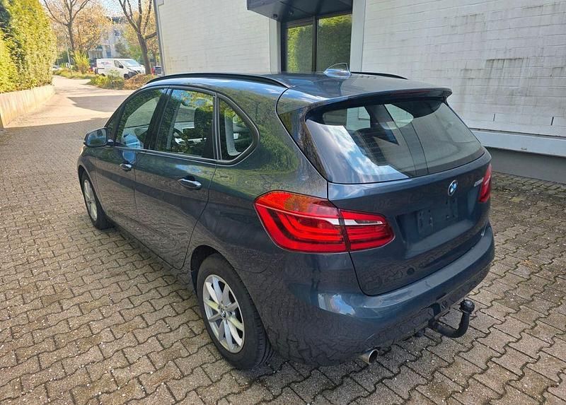 Gebraucht BMW 218 150 PS (110 kW) 2015 Grau Van / Kleinbus