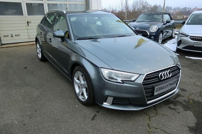 Gebraucht Audi A3 Sport 116 PS (85 kW) 2018 Grau Limousine