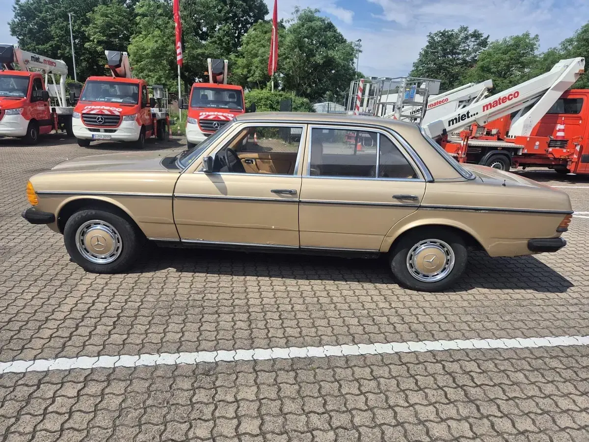 Gebraucht Mercedes 200 1981 Gold Limousine