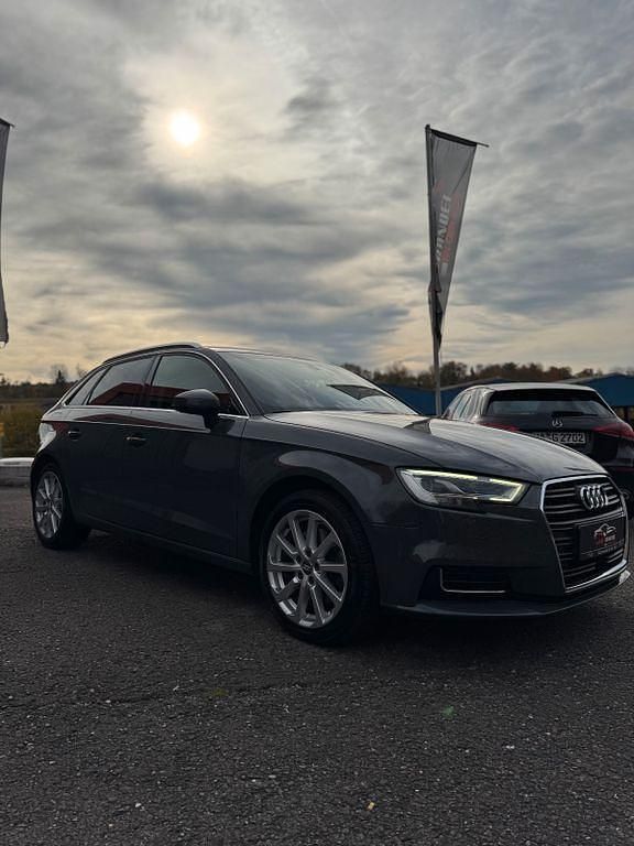 Gebraucht Audi A3 Design 150 PS (110 kW) 2019 Grau Limousine