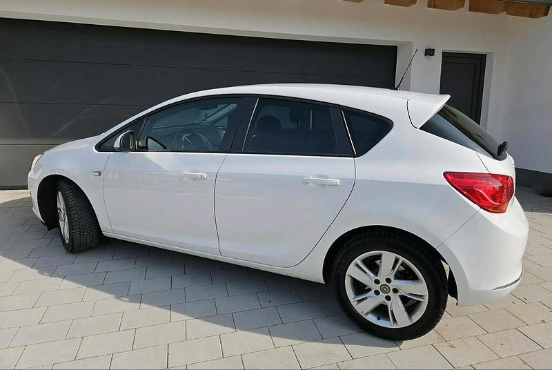 Gebraucht Opel Astra 110 PS (80 kW) 2015 Weiß Limousine