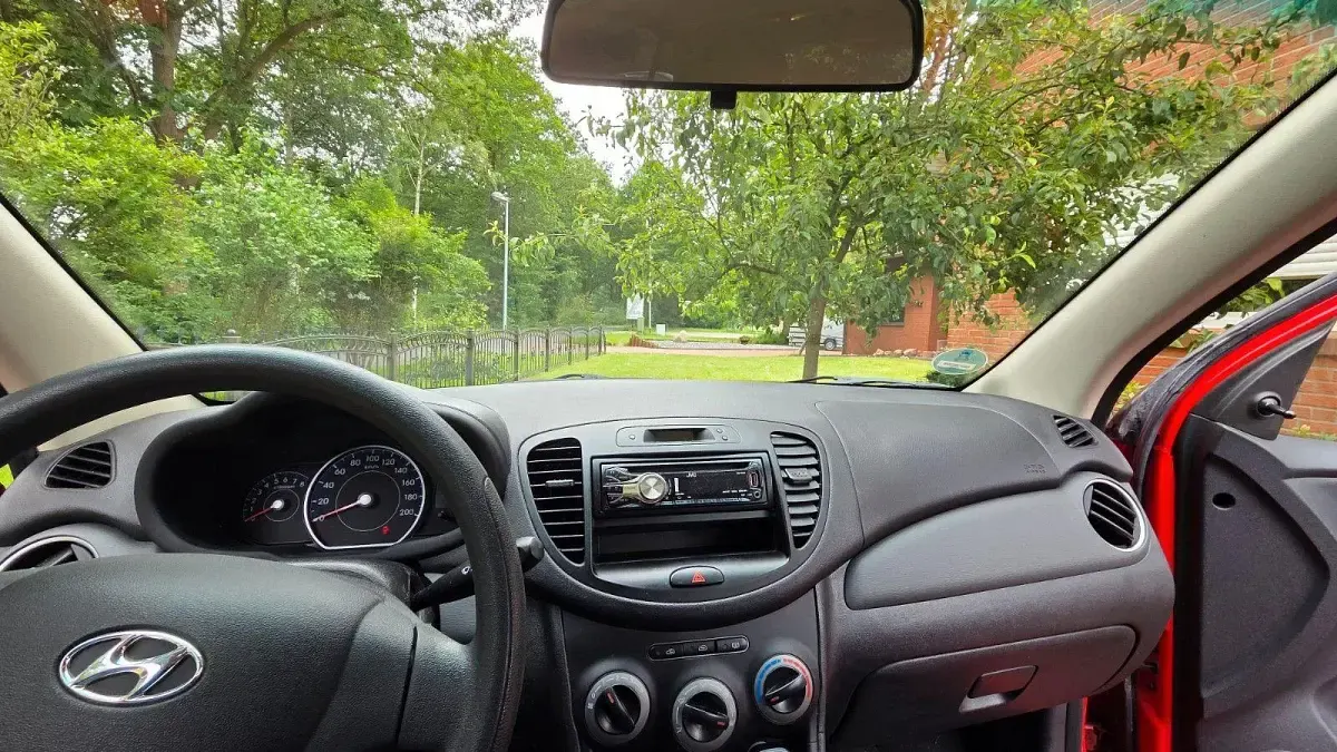 Gebraucht Hyundai i10 Classic 69 PS (50 kW) 2013 Rot Kleinwagen