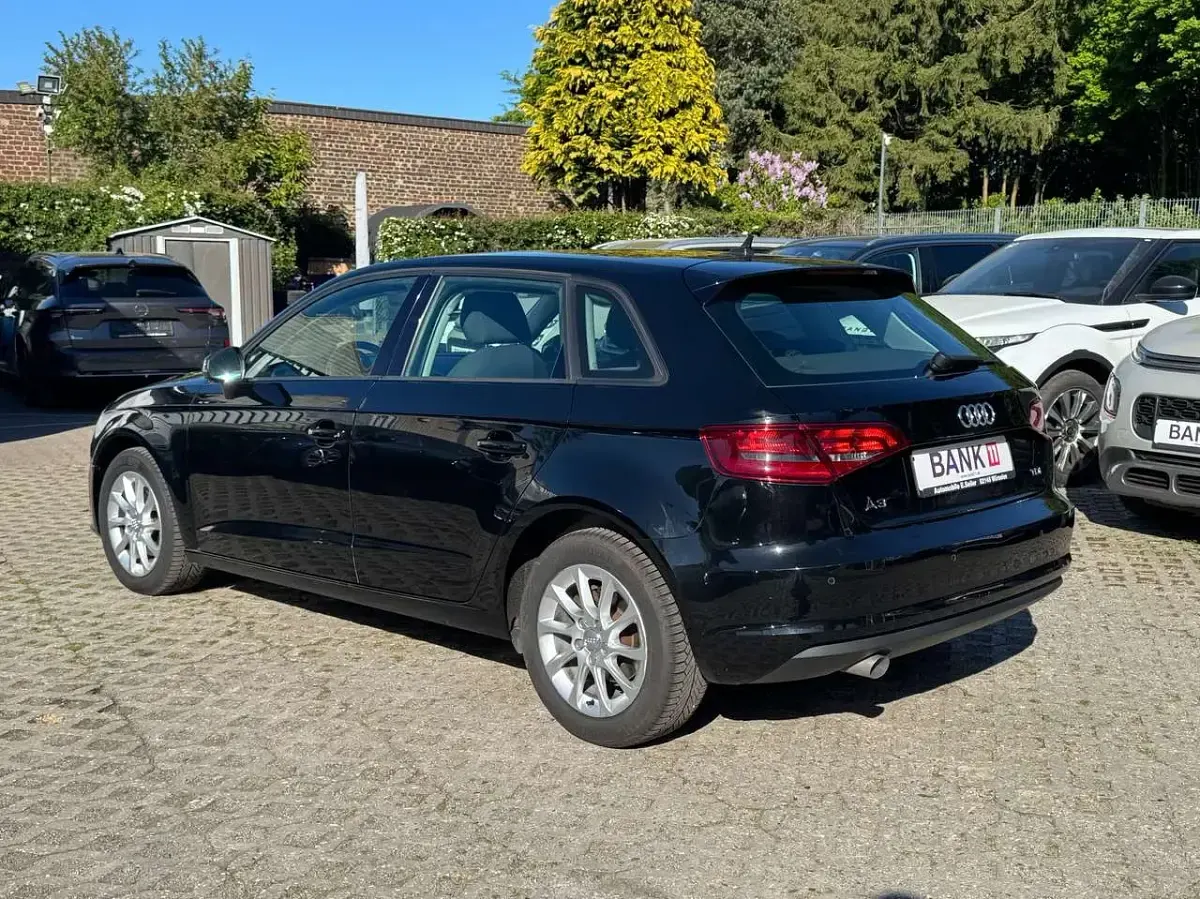 Używany Audi A3 Attraction 110 KM (80 kW) 2016 Czarny Sedan/Limuzyna