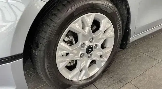 Usata Kia Ceed 140 CV (102 kW) 2025 Argento Utilitaria