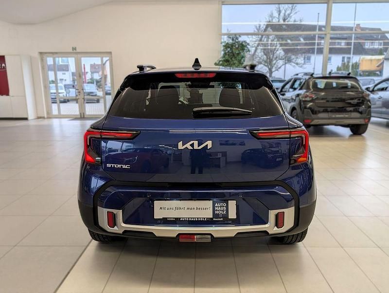 Neu Kia Stonic Vision 101 PS (74 kW) 2026 Yachtblau SUV