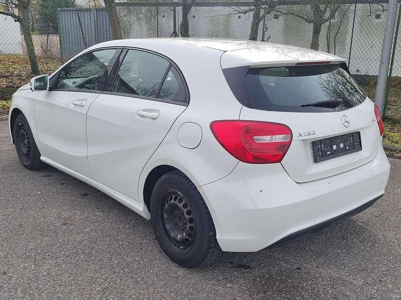 Gebraucht Mercedes A160 90 PS (66 kW) 2014 Weiß Limousine