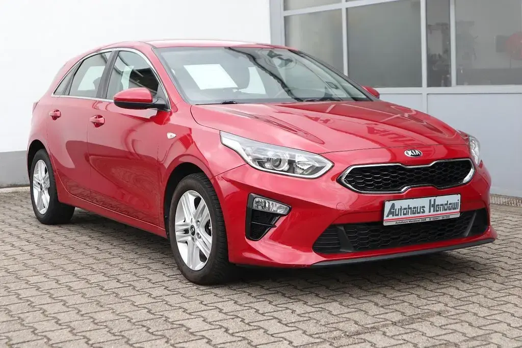 Gebraucht Kia Ceed Vision 99 PS (72 kW) 2018 Rot Kleinwagen