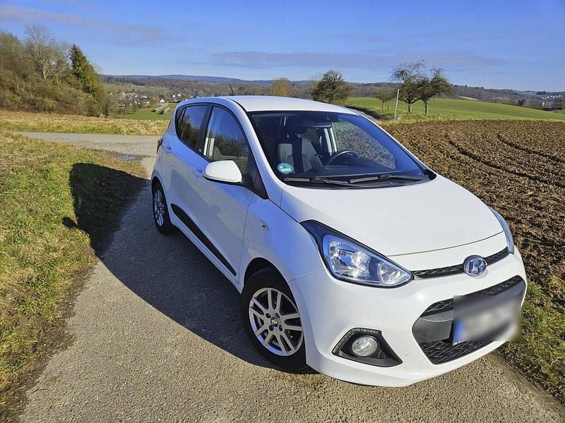 Weiß Gebraucht 2016 Hyundai i10 Kleinwagen | 4.500 € (Guter Preis) - Bild 1/4