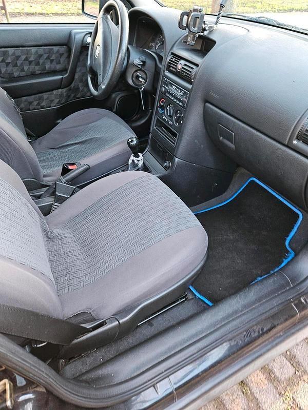 Gebraucht Opel Astra 75 PS (55 kW) 1999 Schwarz Limousine