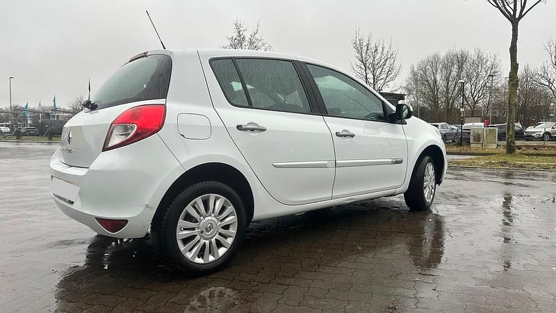 Gebraucht Renault Clio III 75 PS (55 kW) 2009 Weiß Kleinwagen