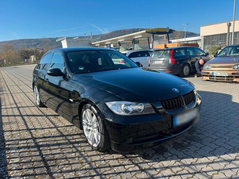 Gebraucht BMW 320 177 PS (130 kW) 2008 Schwarz Limousine