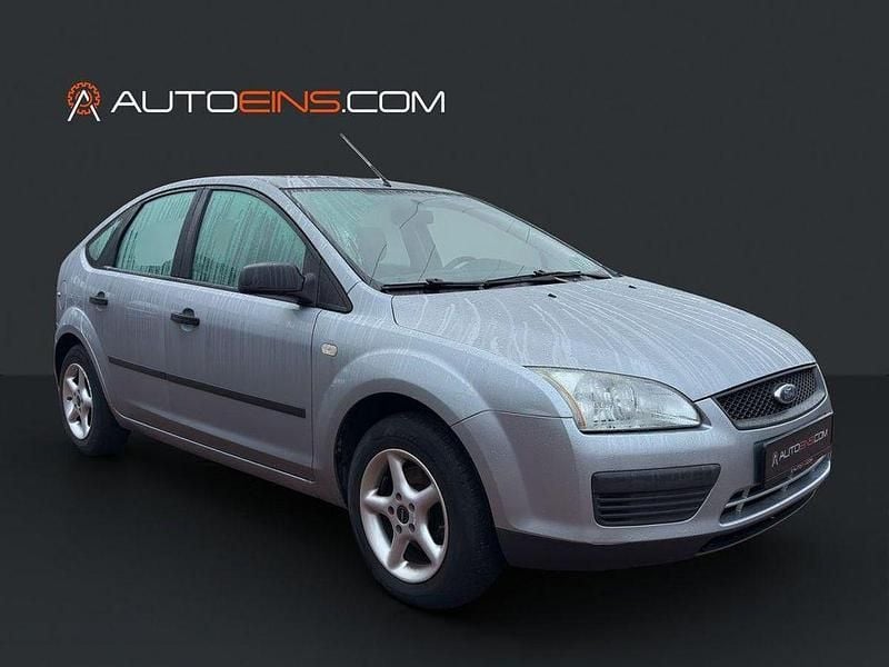 Gebraucht Ford Focus Ambiente 101 PS (74 kW) 2005 Silber Limousine