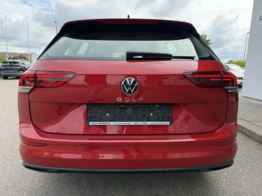 Used VW Golf VIII Active 116 HP (85 kW) 2022 Red Estate