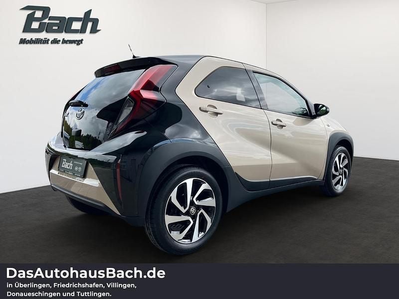 Gebraucht Toyota Aygo X Basis 72 PS (52 kW) 2025 Beige SUV