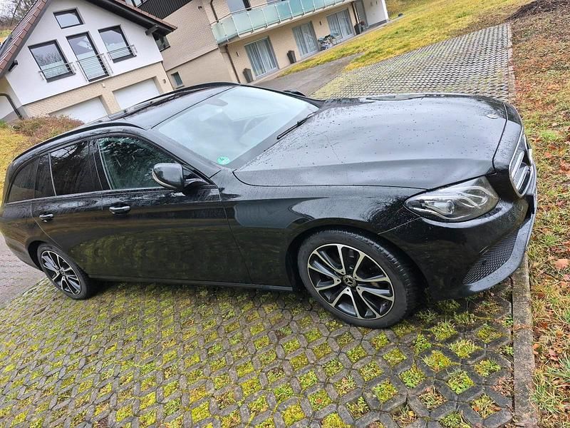 Gebraucht Mercedes E220 194 PS (142 kW) 2020 Schwarz Kombi