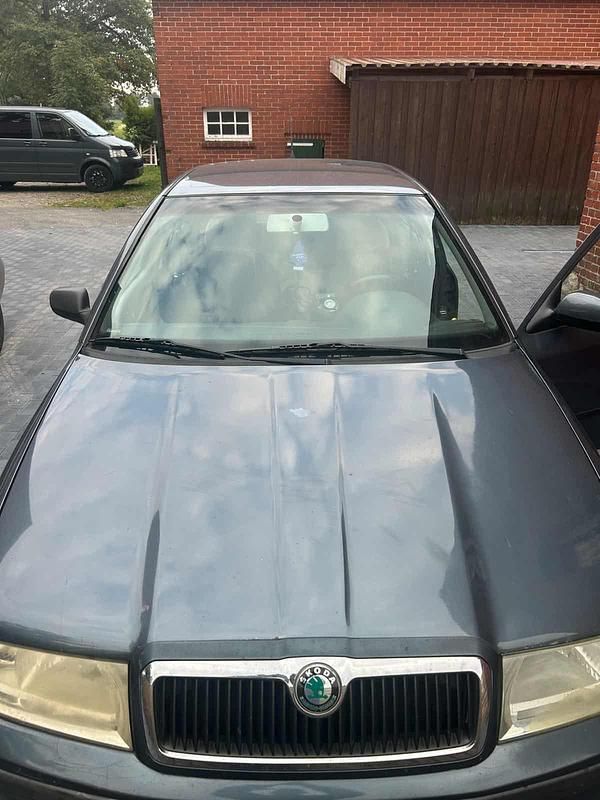 Grau Gebraucht 2005 Skoda Octavia Limousine | 1.600 € (Guter Preis) - Bild 1/4