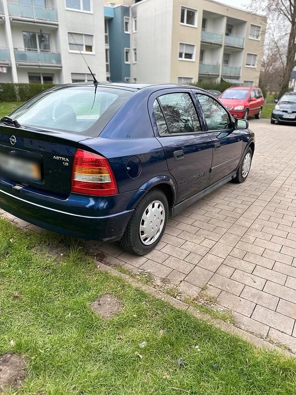 Gebraucht Opel Astra 75 PS (55 kW) 1998 Blau Kleinwagen