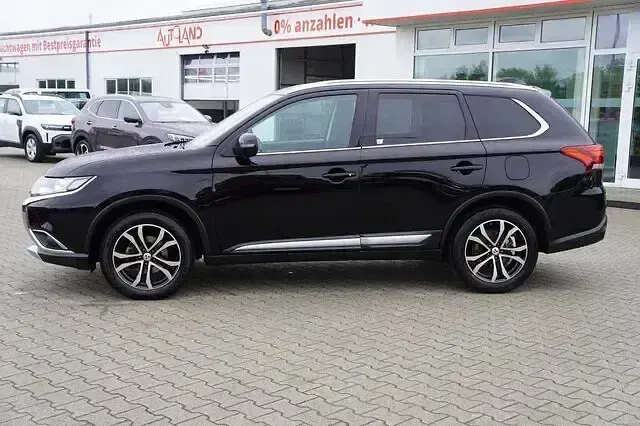 Gebraucht Mitsubishi Outlander 150 PS (110 kW) 2017 Panther schwarz SUV