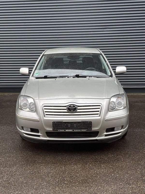 Gebraucht Toyota Avensis Sol 129 PS (94 kW) 2004 Silber Kleinwagen