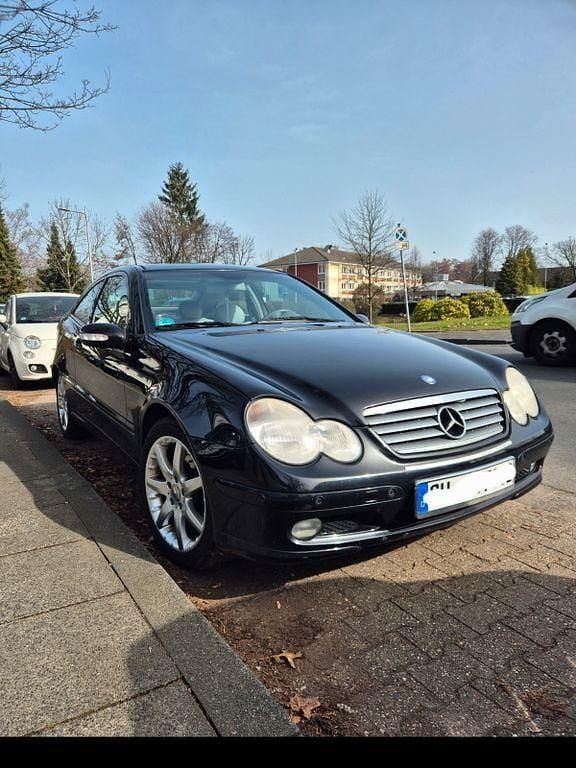 Gebraucht Mercedes C180 129 PS (94 kW) 2002 Schwarz Coupé