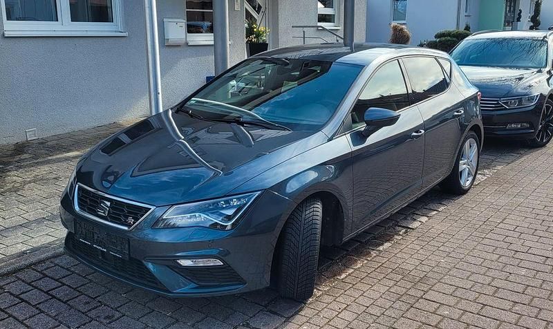 Grau Gebraucht 2019 Seat Leon FR Limousine | 13.950 € (Fairer Preis) - Bild 1/4