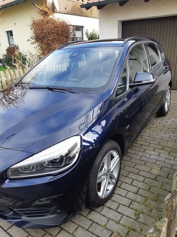 Blau Gebraucht 2018 BMW 218 Active Tourer Sport Line Van / Kleinbus | 14.800 € (Fairer Preis) - Bild 1/4