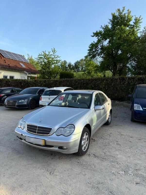 Silber Gebraucht 2001 Mercedes C180 Limousine | 1.000 € (Superpreis) - Bild 1/4